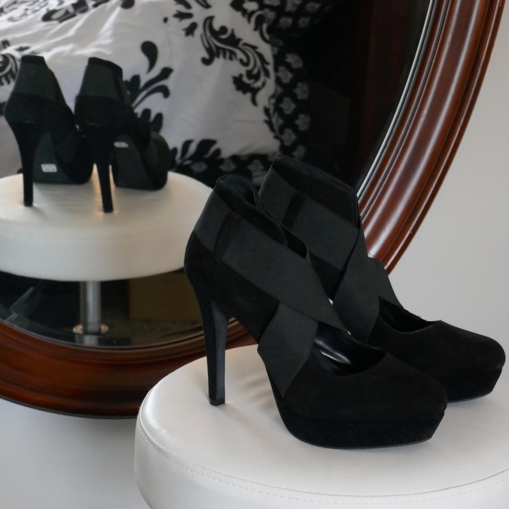 Jessica Simpson Black Platforms (8.5)